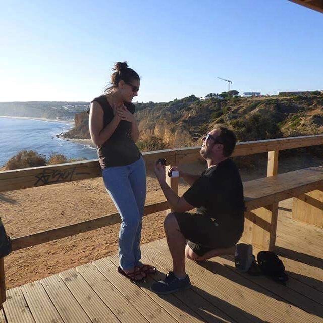 Un moment @uniq502  pour l’un de nos propriétaire et maintenant sa future femme!
Félicitations à David et Vanni! Longue vie à vous deux!
#pontedapiedade #lunetteuniq #portugal #weddingcoming P.S. Elle a dit oui!